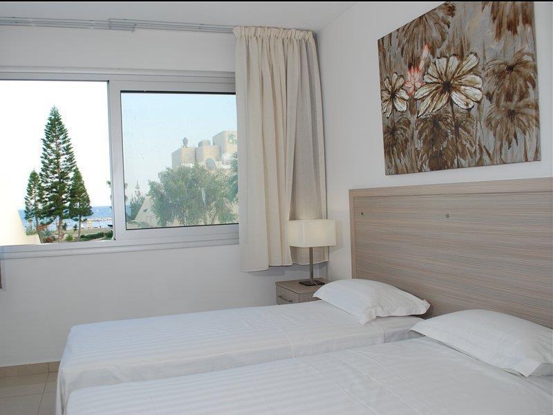 Frixos Suites Hotel Apartments Larnaca Exterior photo